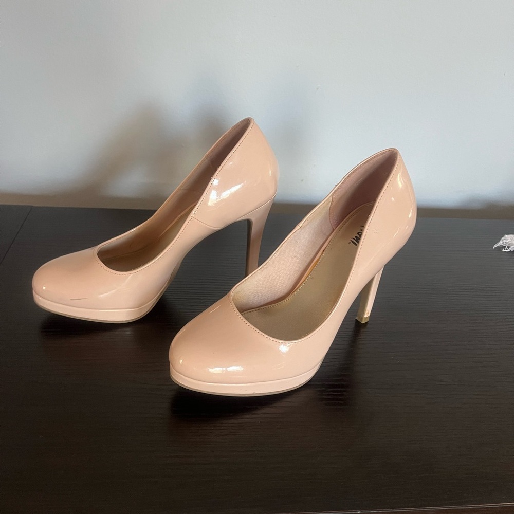 Elegant Nude Pumps